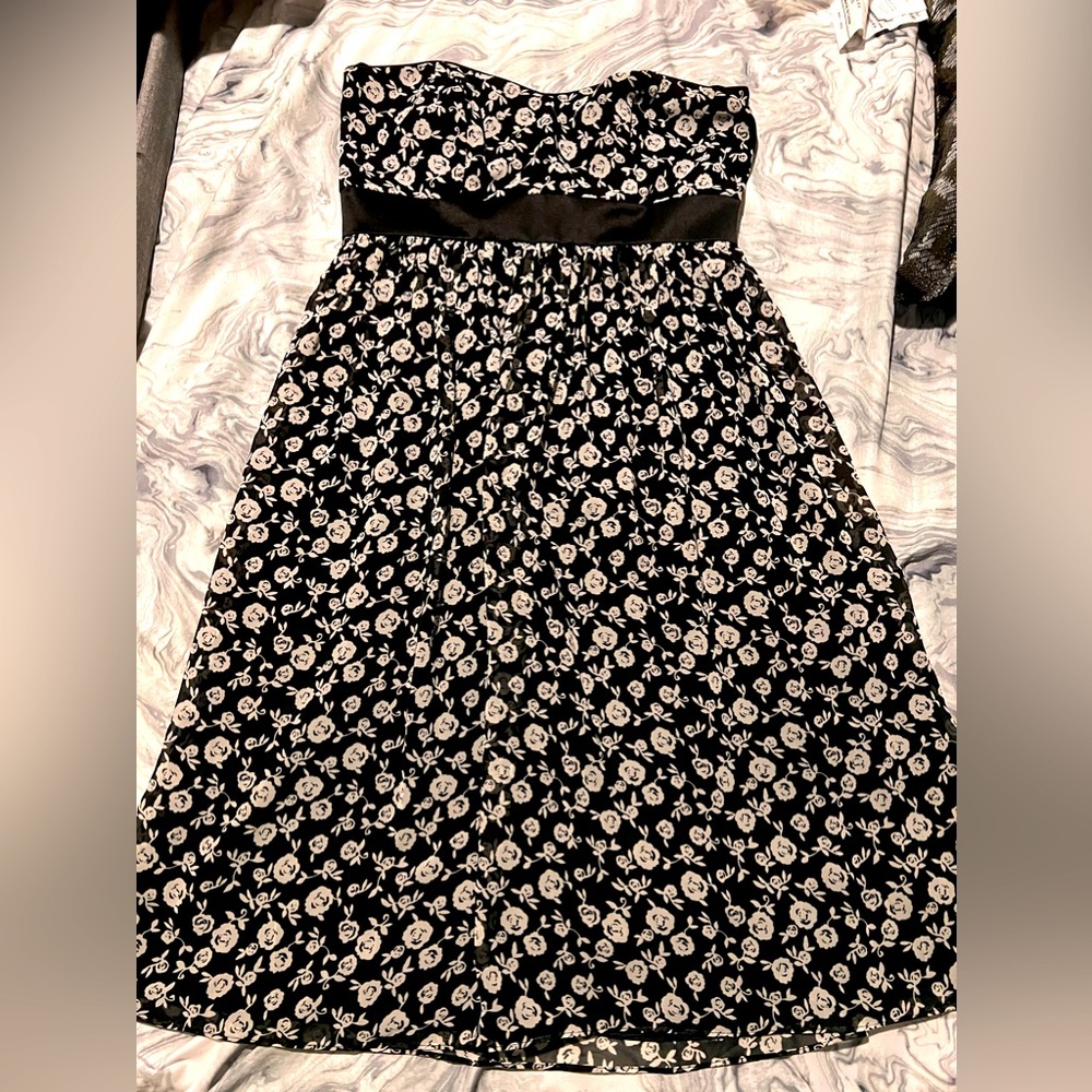 Beautiful Elegant Strapless Rose dress